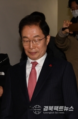 법정을 나서고 있는 임종식 경북도교육감(사진=조현묵 기자)