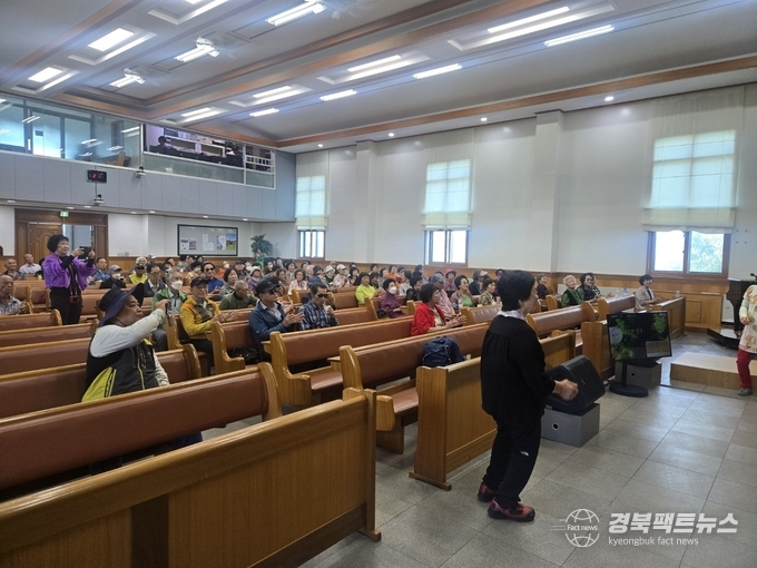 영일만지부 노래봉사단, 뱃머리 실버대학에서 어르신들과 함께한 따뜻한 공연 현장