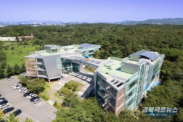 한국한의약진흥원은 9일부터 ‘한약 실험정보 관리 시스템’ 시범 서비스를 운영한다. (사진 = 한국한의약진흥원)