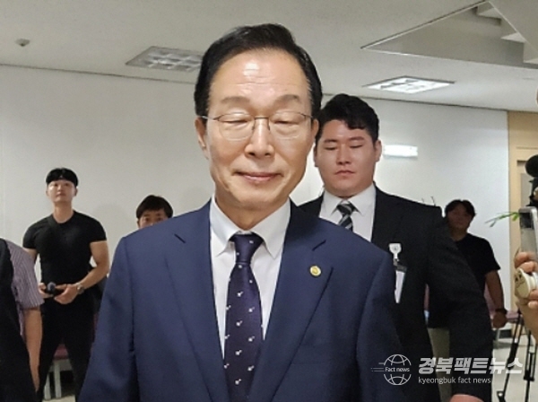 항소심 법정으로 들어가는 임종식 경북도교육감