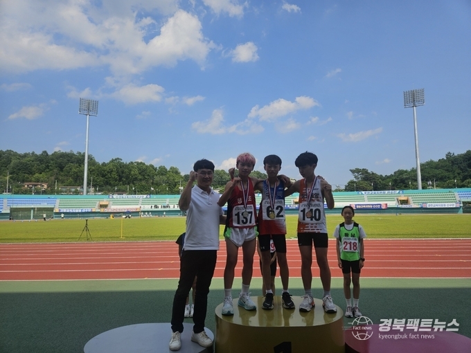 2025 경상북도교육감배 초‧중 학년별 육상경기대회 시상(사진=청도교육지원청)