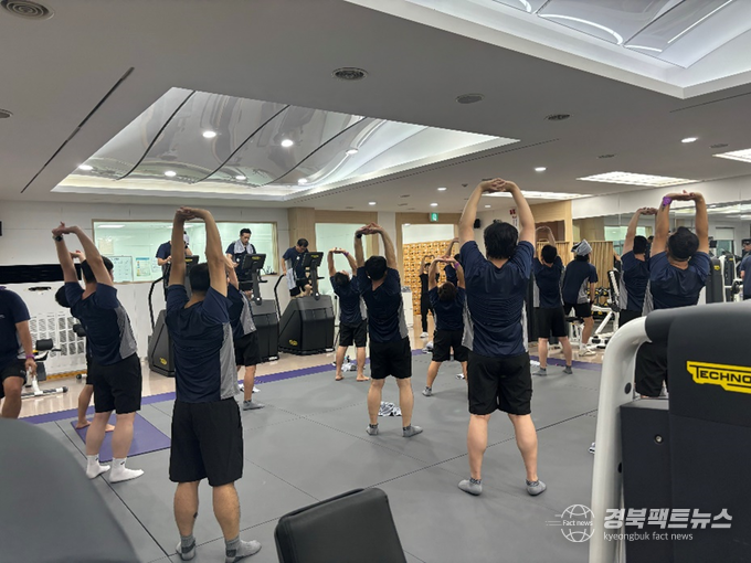 포스코 포항제철소가 사내 메디컬 피트니스 센터에서 임직원을 대상으로 한 ‘8주 운동프로그램’을 운영하며 직원들의 뇌심혈관 질환 예방과 건강한 생활 습관 정착에 나섰다. (사진 = 포스코 포항제철소)