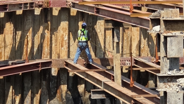포항시 맑은물사업본부, 주택가 한복판 공사현장 ‘안전불감증’ 논란…추락·화재 위험 노출