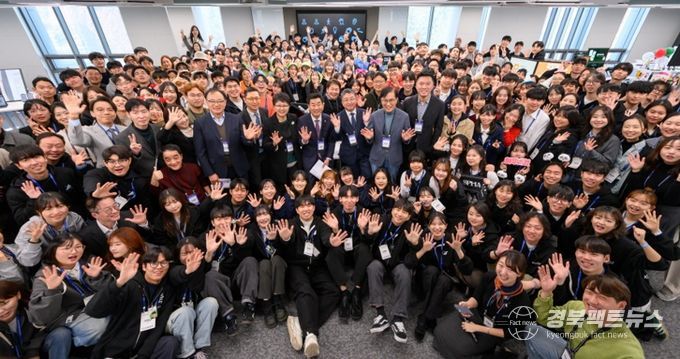 Apple 디벨로퍼 아카데미는 지난 5일 포항공과대학교(POSTECH) C5에서 3기 수료 쇼케이스를 개최했다.