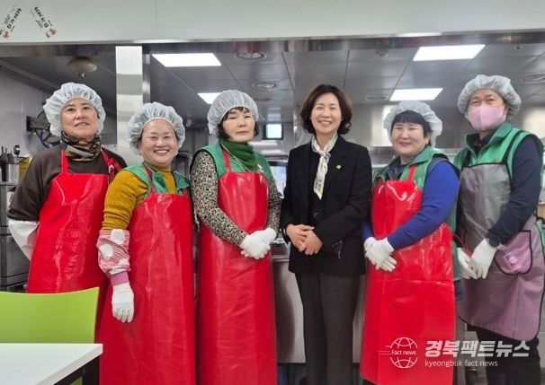 새마을지도자경산시부녀회, 사회복지관 배식 봉사 펼쳐따뜻한 한 끼, 마음의 온기 나누는 배식 봉사
